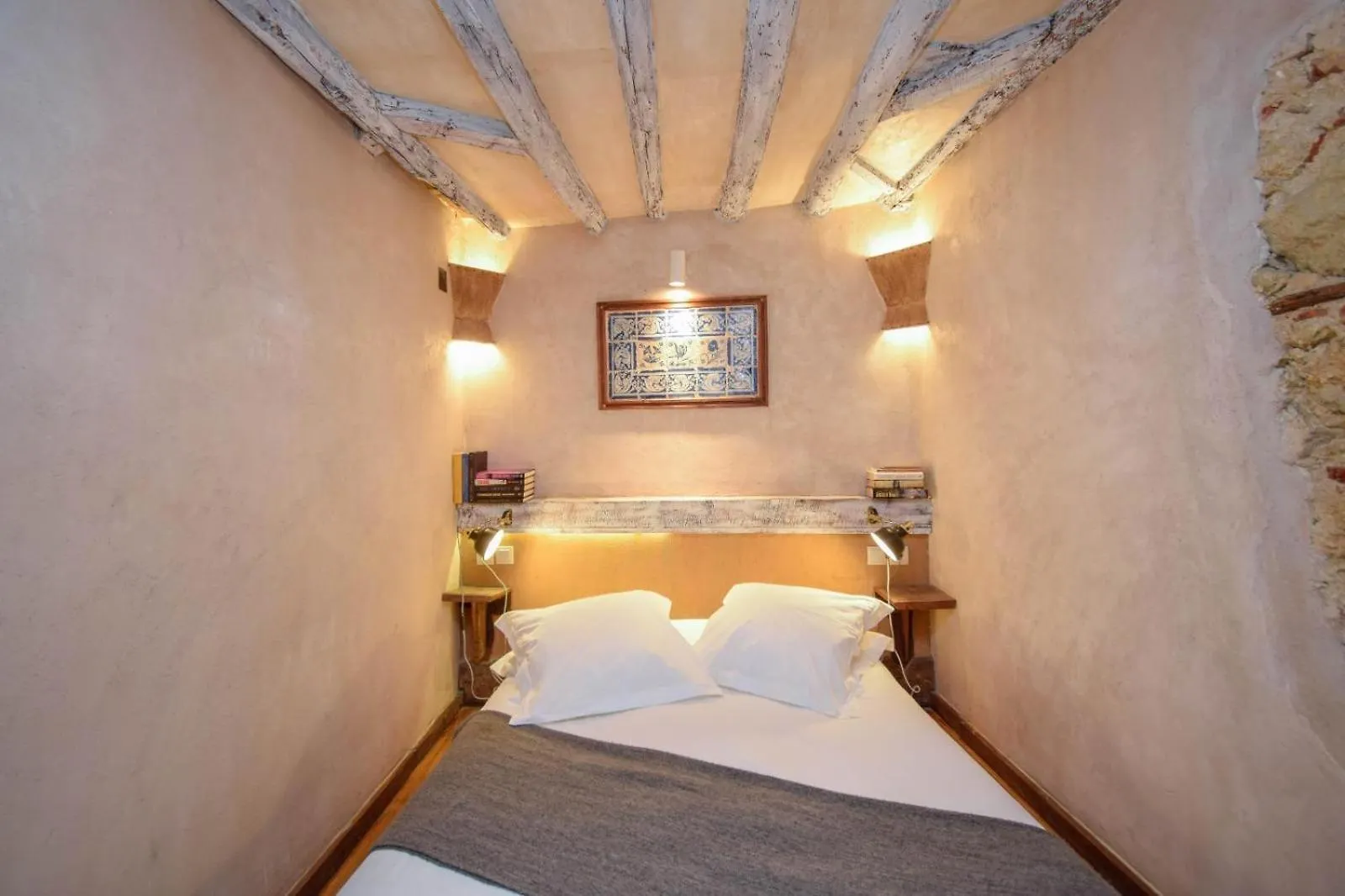 Alfama Charming And Rustic Apartment Lisbon