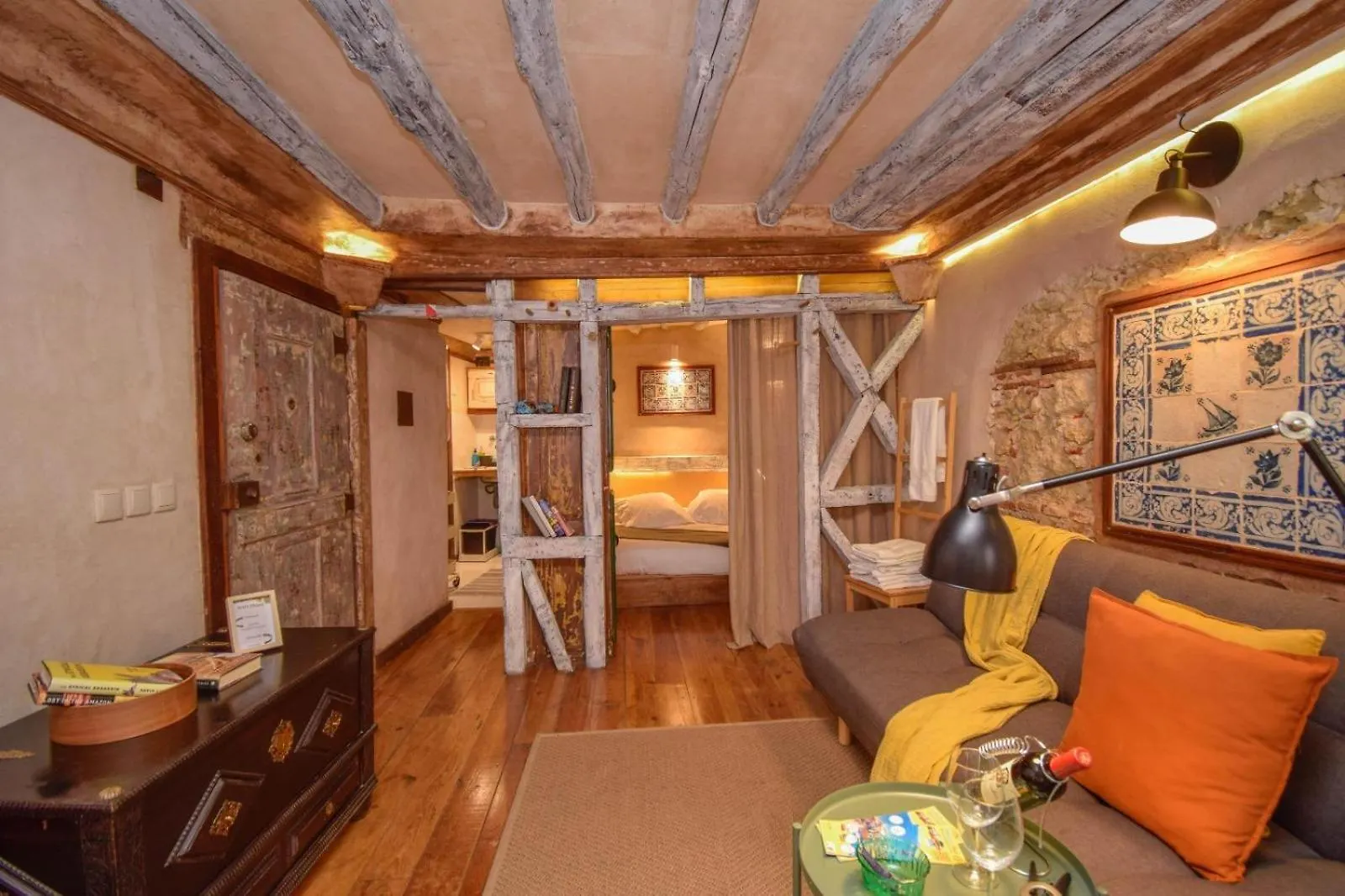 Alfama Charming And Rustic Apartment Lisbon
